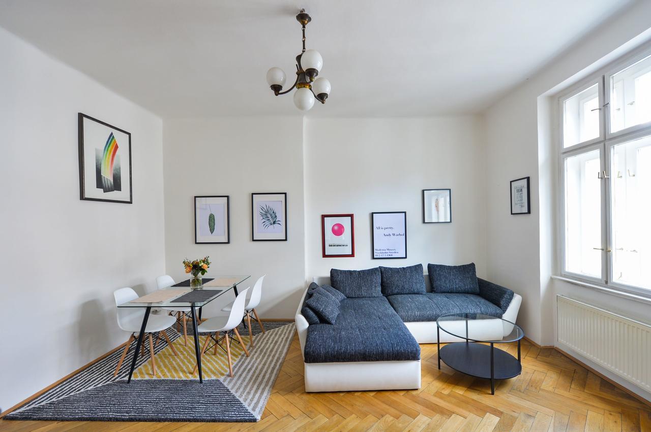 Old Town Sq. Apartment *